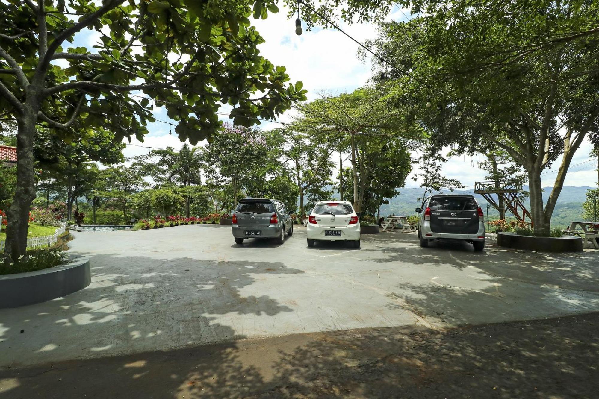 Oyo Homes 90956 Desa Wisata Guranteng Pendjalu 外观 照片